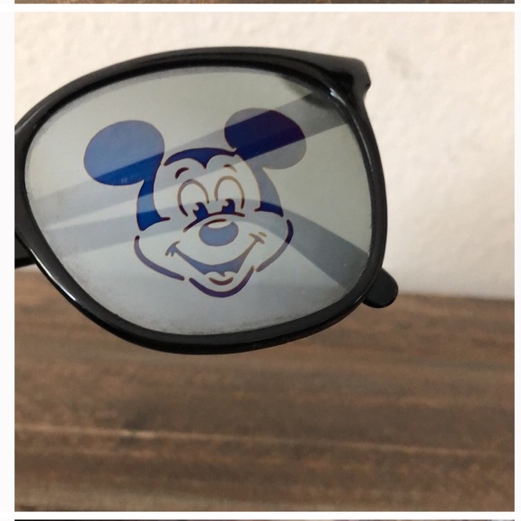 Mickey Mouse Adult Sunglasses - Picture 2 of 3